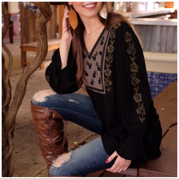 ✨LAST 1✨Black Tunic with Olive Embroidered Detail - Picture 4 of 4